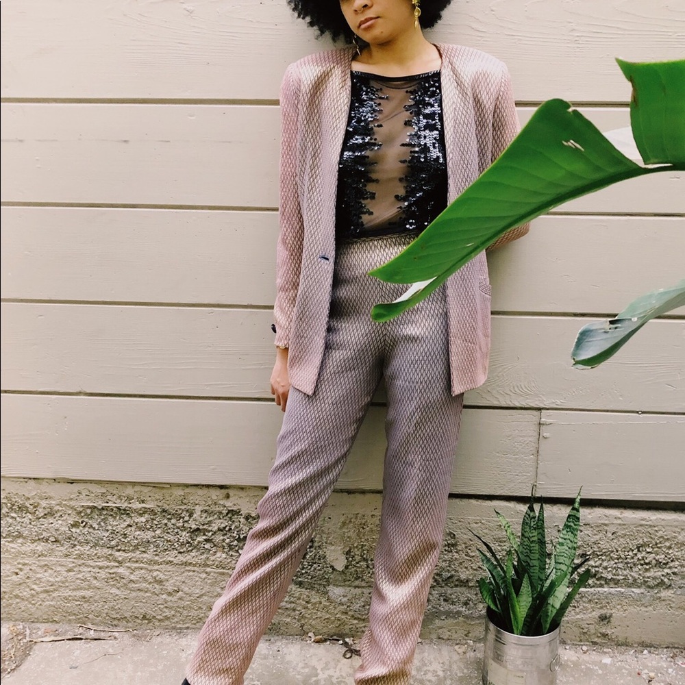 Rose gold suit! - Picture 2 of 8